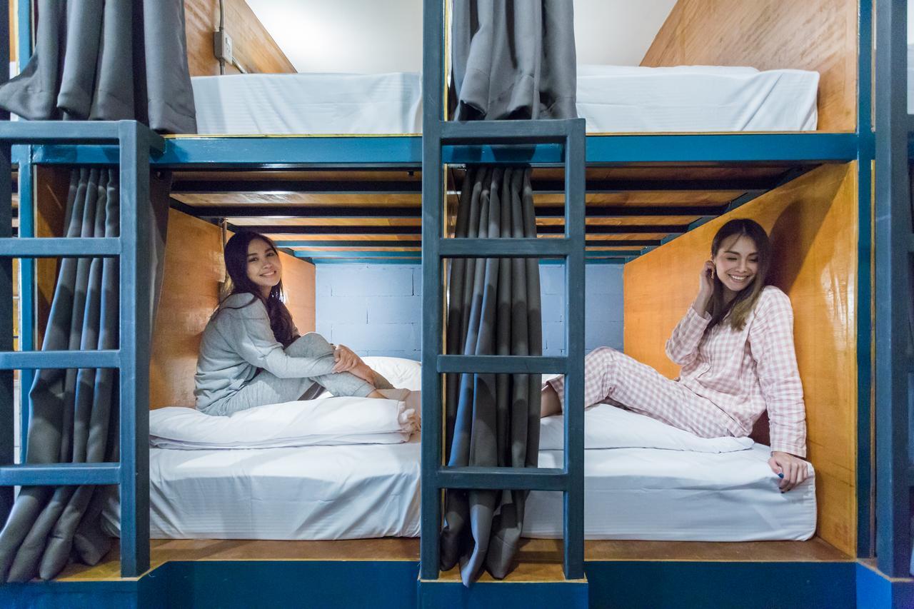 Funwahn Hostel And Cafe Chiang Mai Bagian luar foto