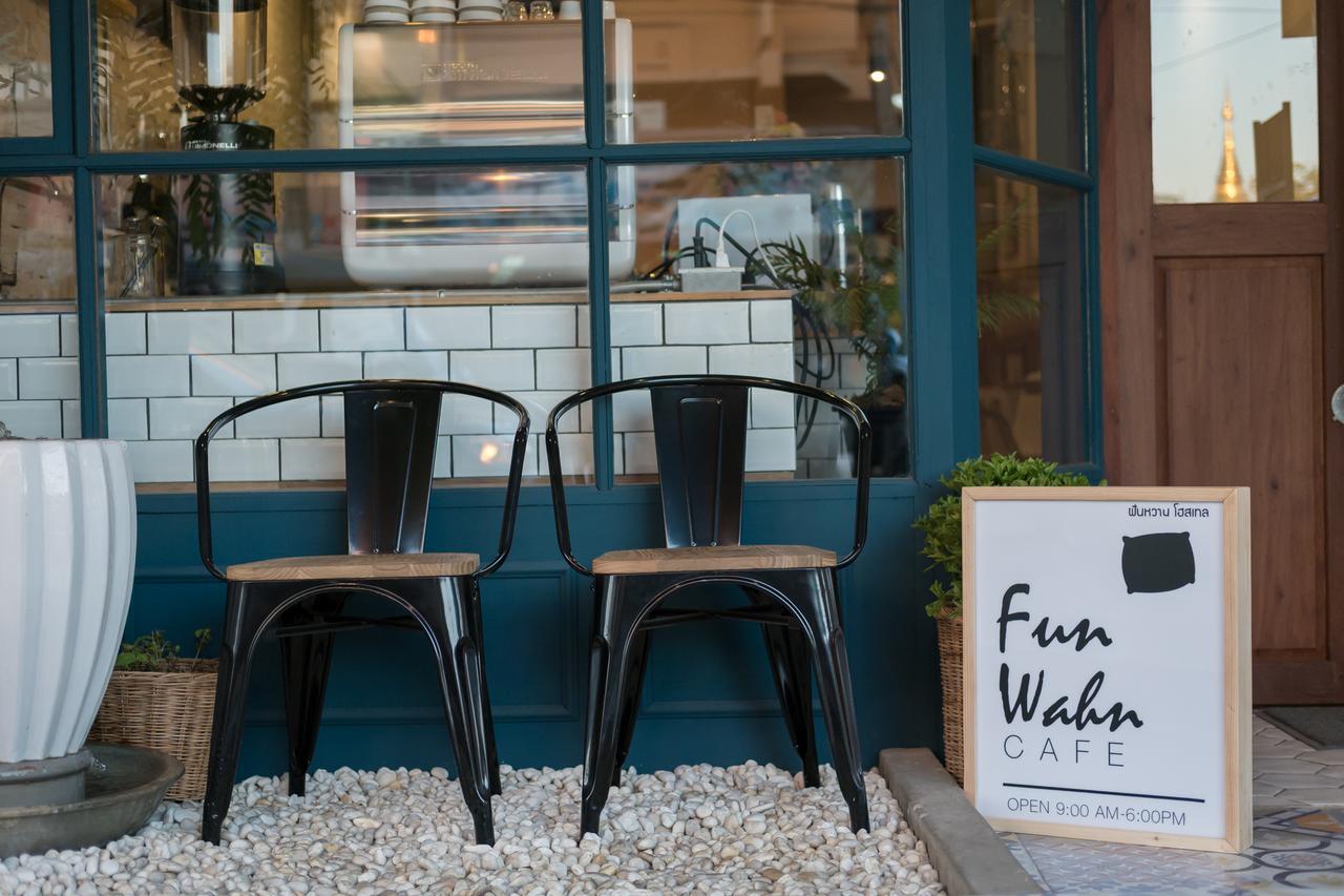 Funwahn Hostel And Cafe Chiang Mai Bagian luar foto