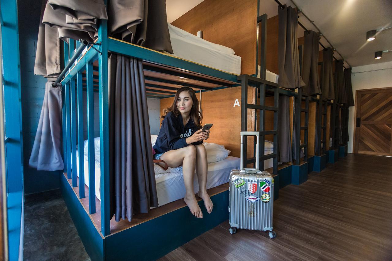 Funwahn Hostel And Cafe Chiang Mai Bagian luar foto