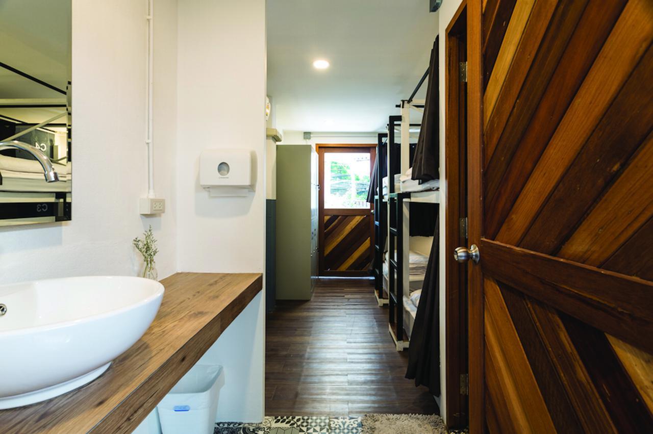 Funwahn Hostel And Cafe Chiang Mai Bagian luar foto