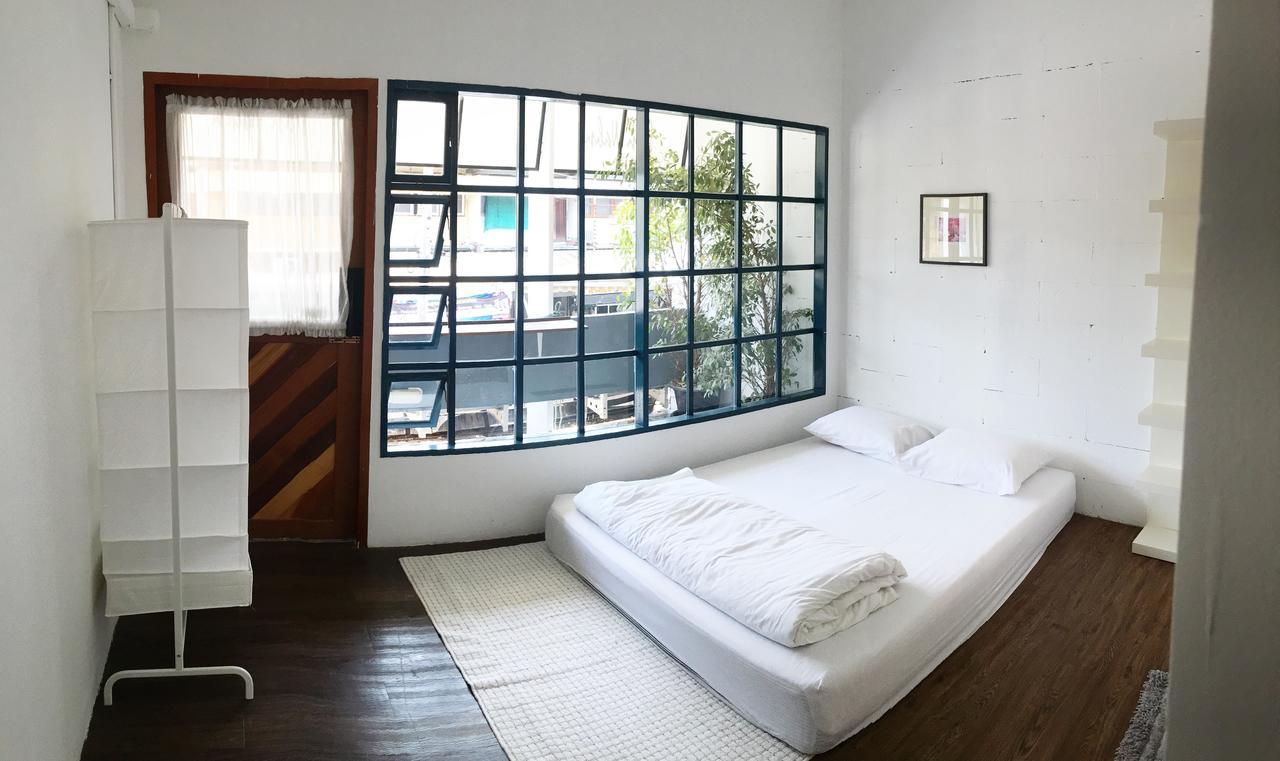 Funwahn Hostel And Cafe Chiang Mai Bagian luar foto