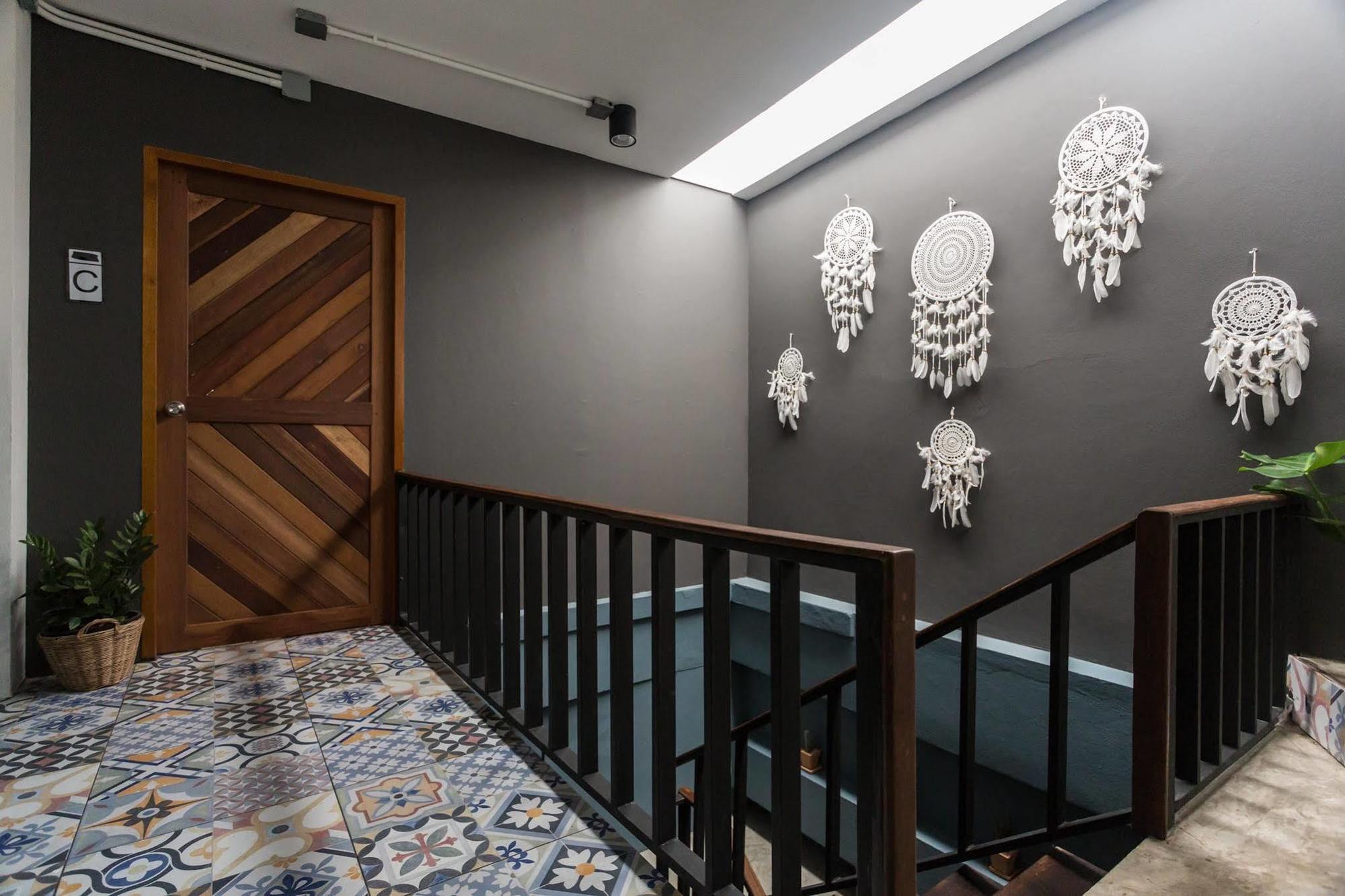 Funwahn Hostel And Cafe Chiang Mai Bagian luar foto