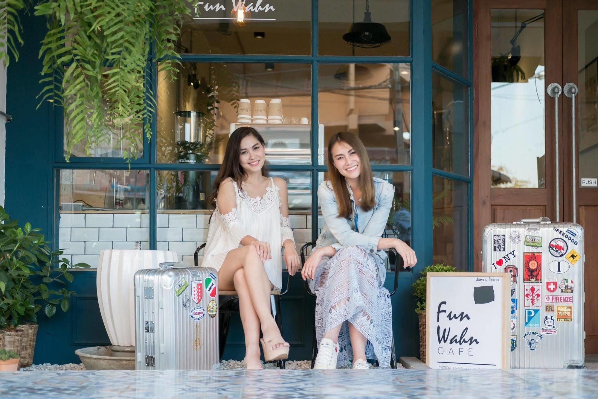 Funwahn Hostel And Cafe Chiang Mai Bagian luar foto