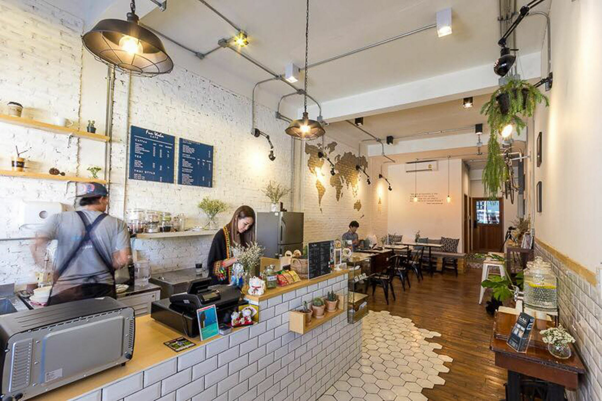 Funwahn Hostel And Cafe Chiang Mai Bagian luar foto
