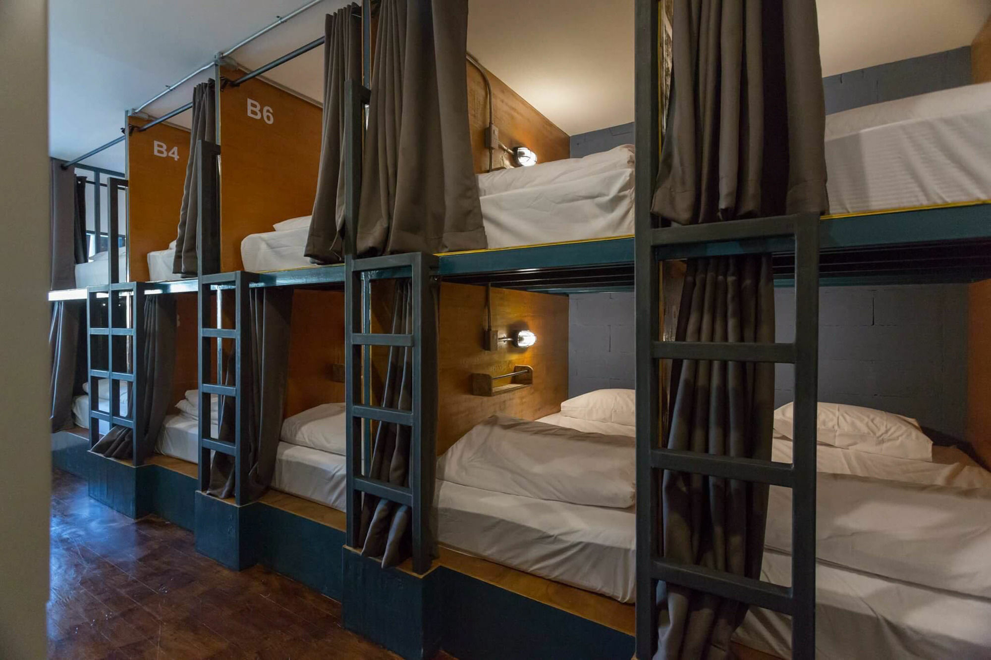 Funwahn Hostel And Cafe Chiang Mai Bagian luar foto