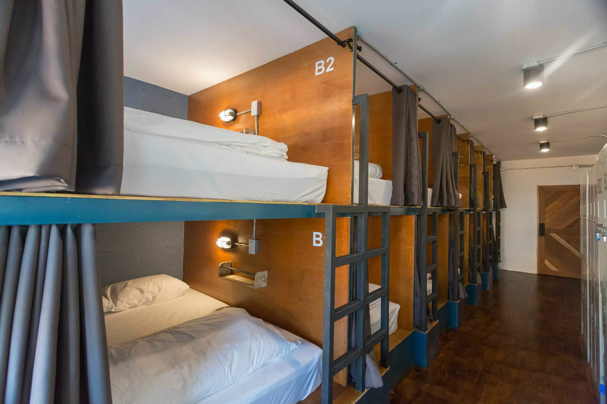 Funwahn Hostel And Cafe Chiang Mai Bagian luar foto