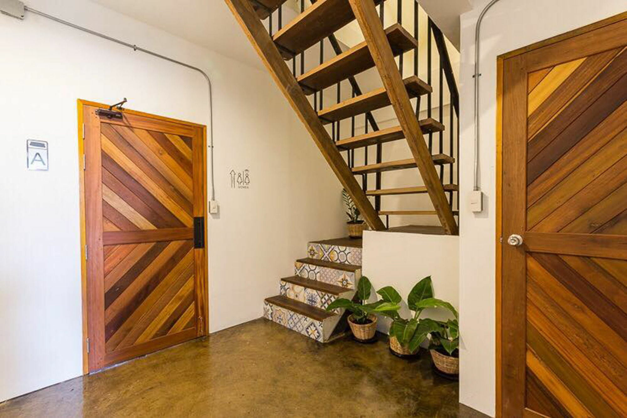 Funwahn Hostel And Cafe Chiang Mai Bagian luar foto