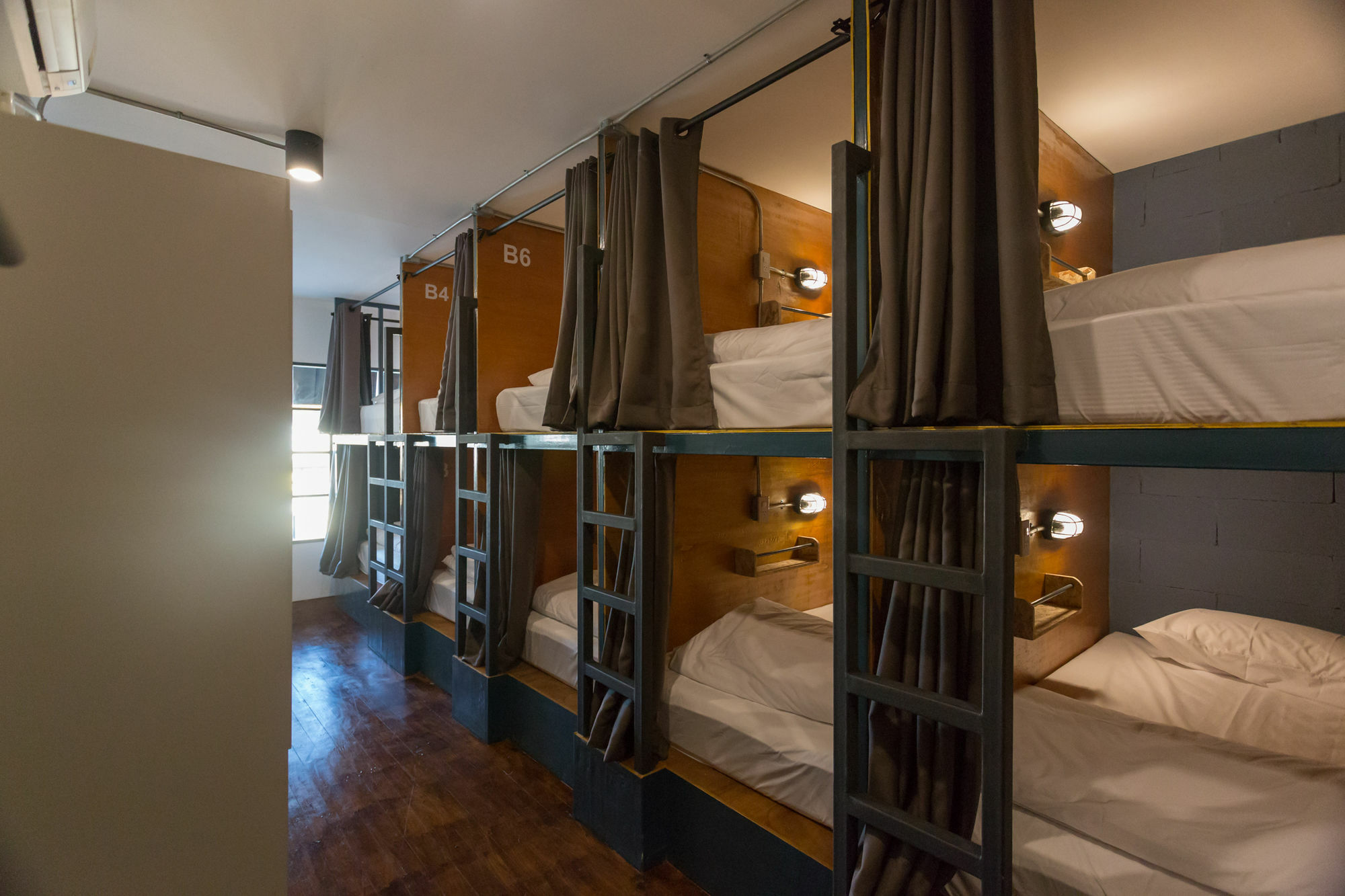 Funwahn Hostel And Cafe Chiang Mai Bagian luar foto