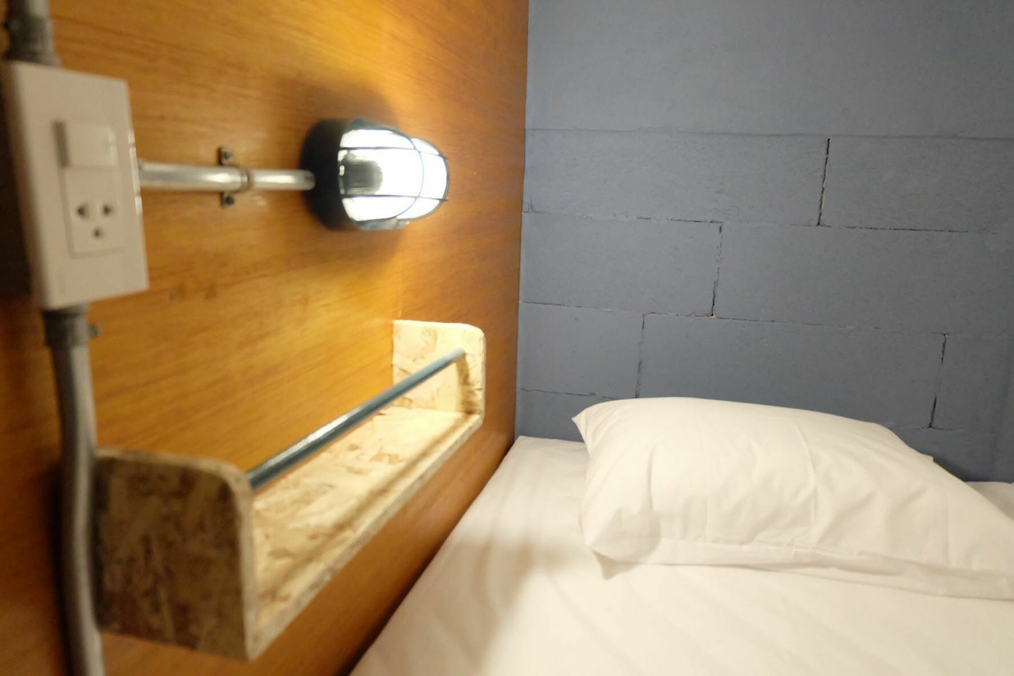 Funwahn Hostel And Cafe Chiang Mai Bagian luar foto